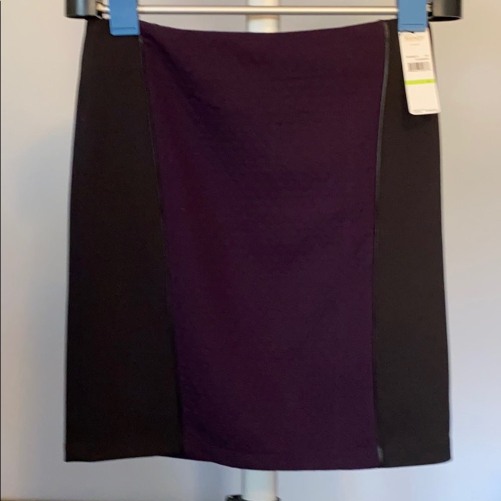 NWT Laundry black and purple skirt Size 4